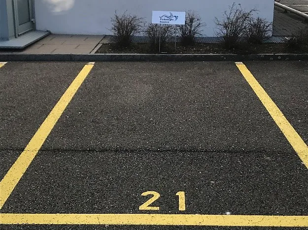 Kundenparkplatz Nummer 21